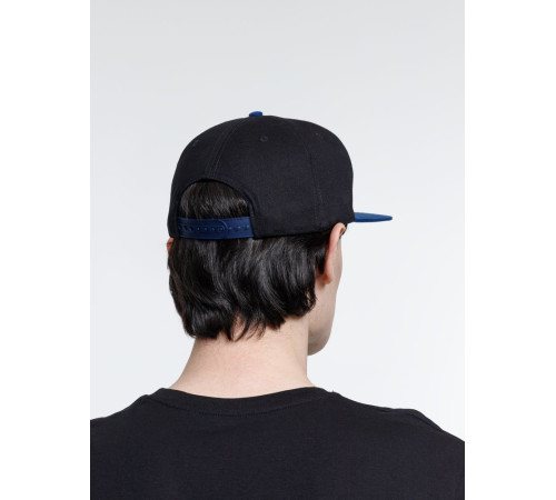 Бейсболка Foreside с прямым козырьком, черная с синим