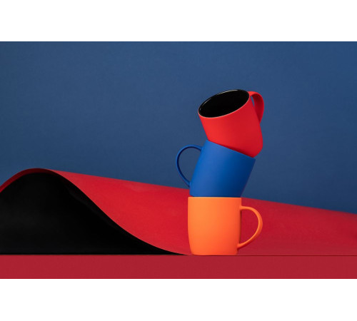 Кружка Surprise Touch Black с покрытием софт-тач, синяя