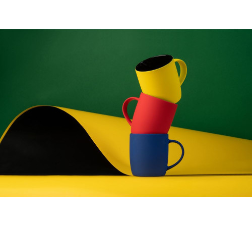 Кружка Surprise Touch Black с покрытием софт-тач, желтая