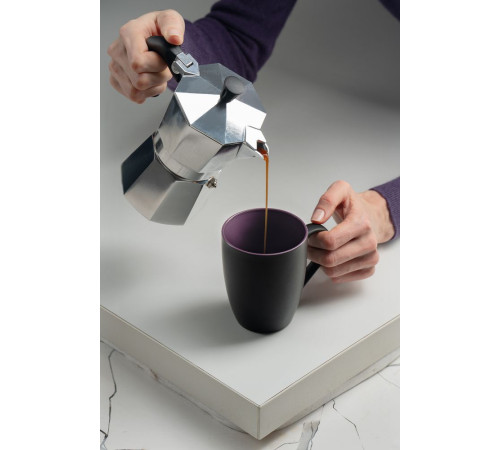 Кружка Bright Tulip, матовая, черная с фиолетовым