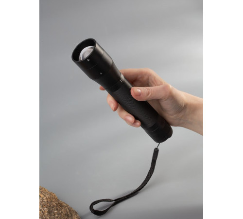 Фонарь с фокусировкой луча Skyddas, черный