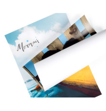 Плакаты на белой бумаге