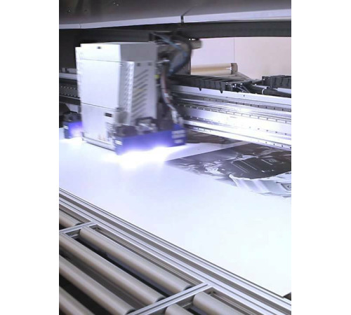 Таблички на пластике с УФ-печатью