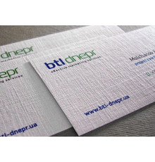 Визитка односторонняя на светлой текстурной бумаге